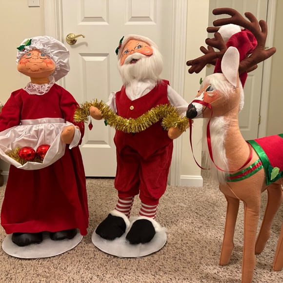 Annalee 30” high Mr and Mrs Santa Claus and reindeer Annalee 30” high Mr and Mrs Santa Claus and reindeer.